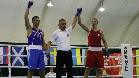 И четиримата български боксьори, които изиграха първите си срещи от